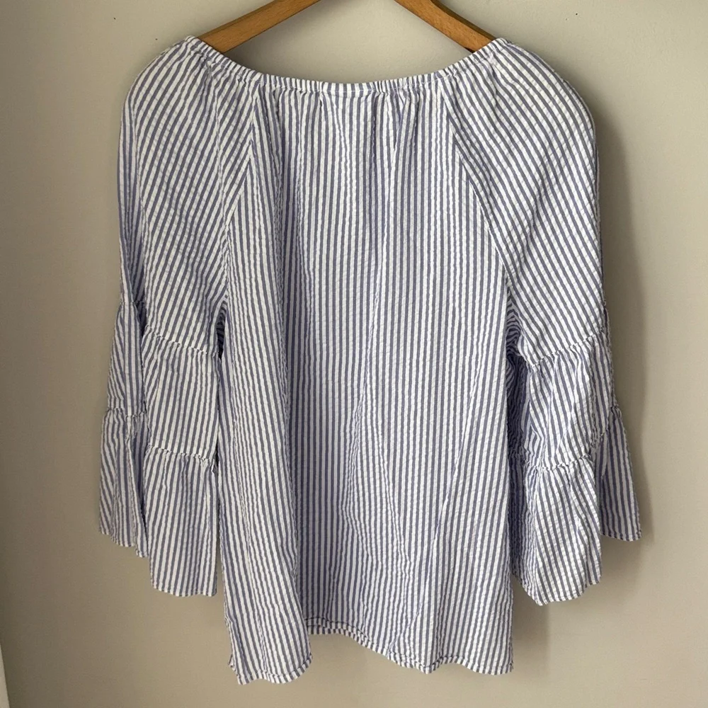 Liz Claiborne Seersucker Blue White Stripe Boat Neck Bell Sleeve Blouse - Picture 5 of 5